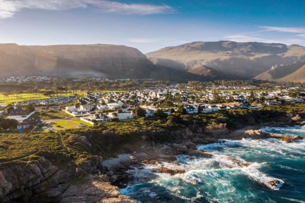 Wild Waters At Kraal Rock On The Cliffs In Hermanus Villa Exterior photo