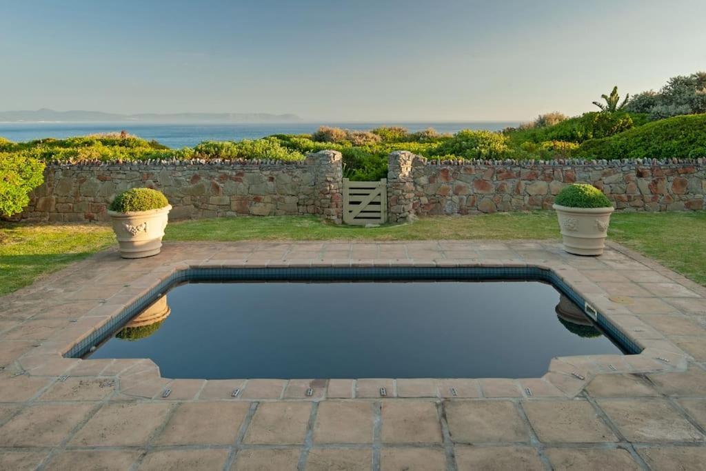 Wild Waters At Kraal Rock On The Cliffs In Hermanus Villa Exterior photo